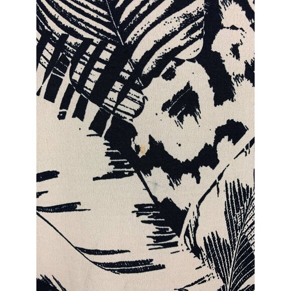 Chicos Womens Size 2 Black & Cream V-Neck Top With Leaf & Animal Print - Picture 4 of 5